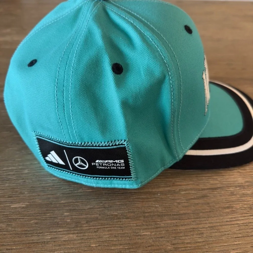 Adidas MERCEDES -‎ AMG PETRONAS FORMULA ONE TEAM LAS VEGAS SNAPBACK CAP-NWOT